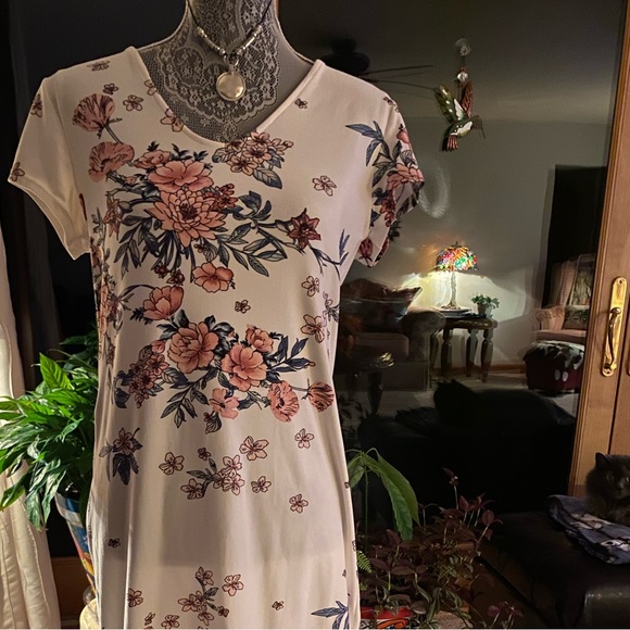 Three No-Boundaries Dress - Picture 5 of 16